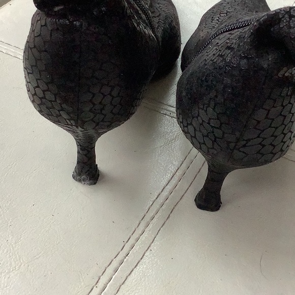 Black patterned boot - Picture 6 of 10